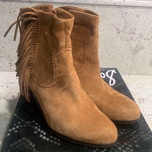 Sam Edelman women’s short booties. Size 8.5. Color: Whiskey